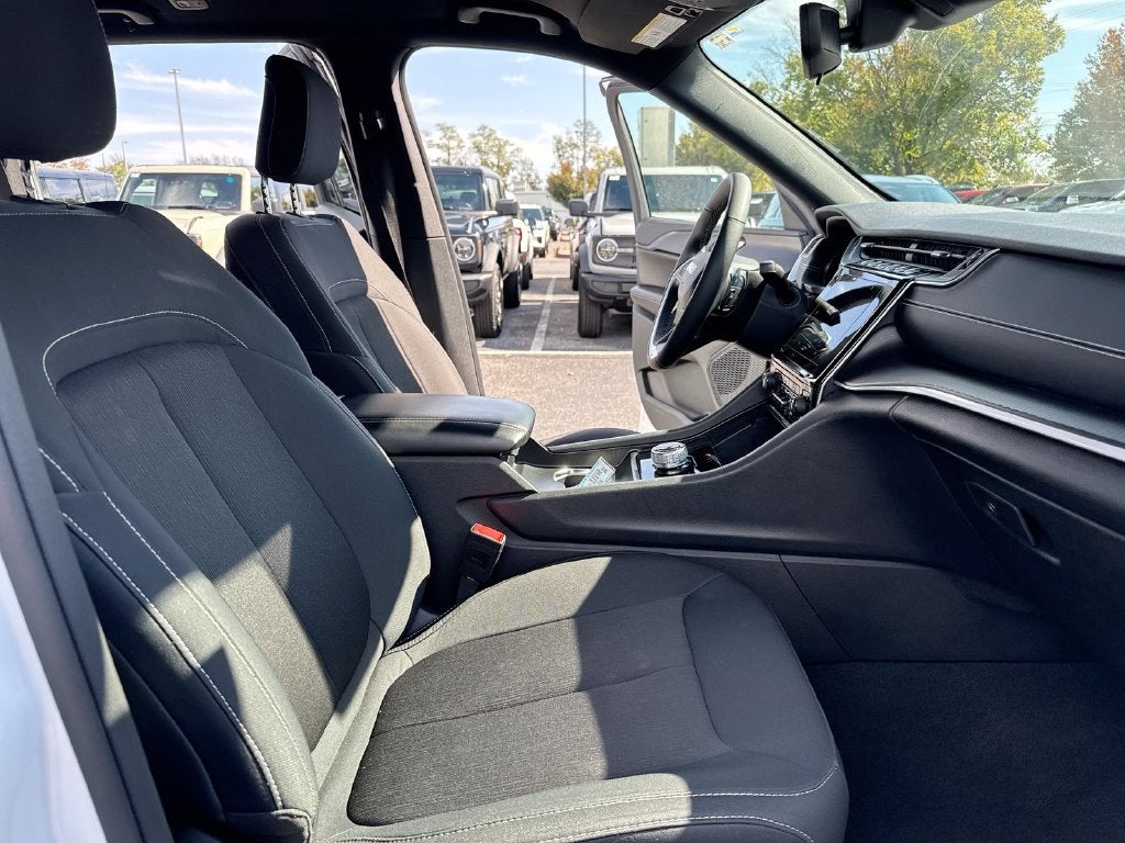 2024 Jeep Grand Cherokee Laredo