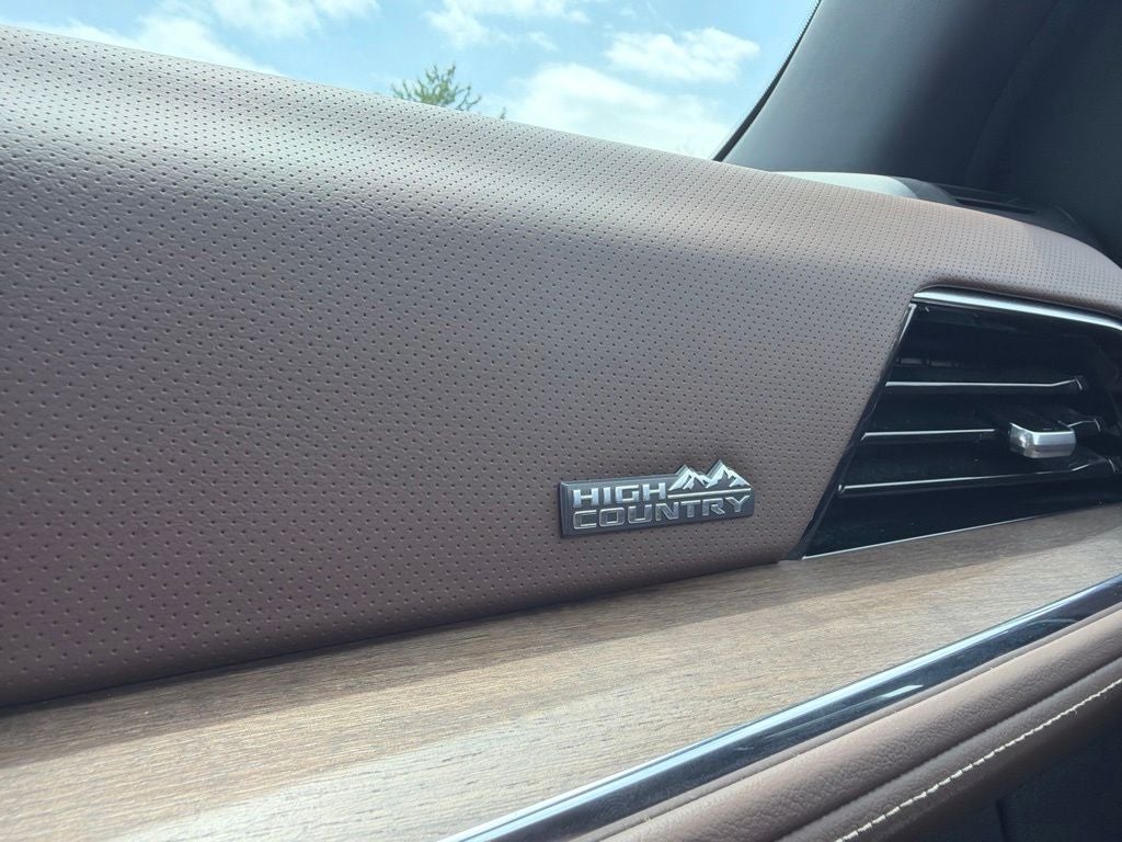 2025 Chevrolet Suburban High Country