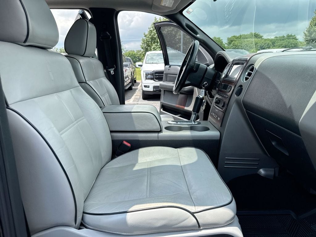 2006 Lincoln Mark LT Base