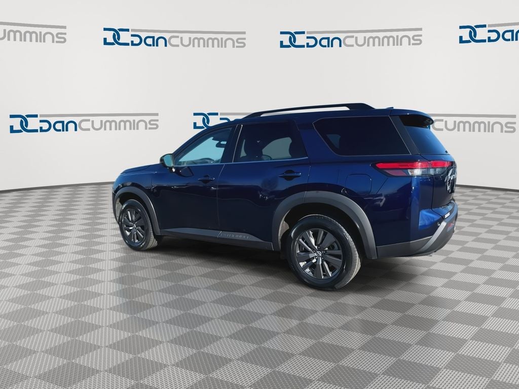 2024 Nissan Pathfinder SV