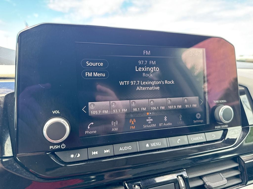 2023 Nissan Pathfinder SV