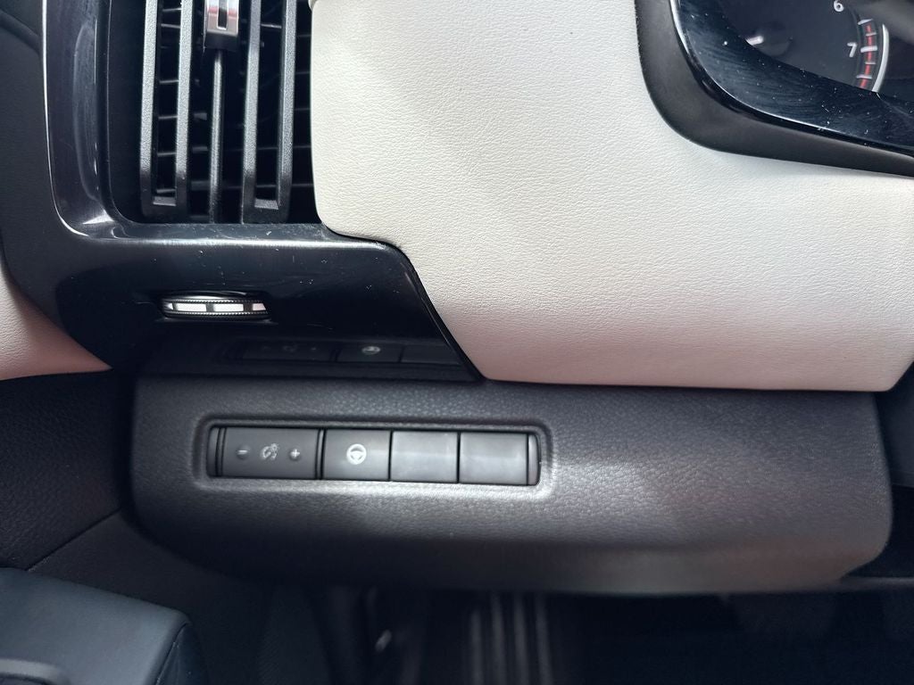 2023 Nissan Pathfinder SV
