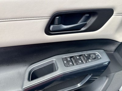 2023 Nissan Pathfinder SV
