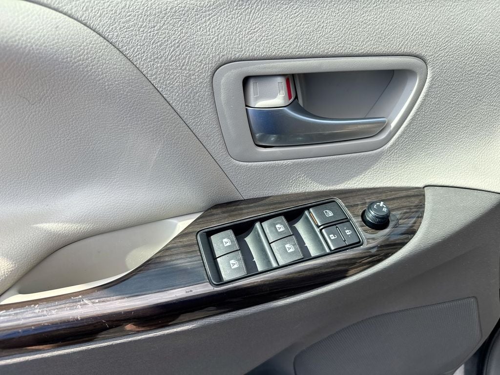 2016 Toyota Sienna XLE Premium