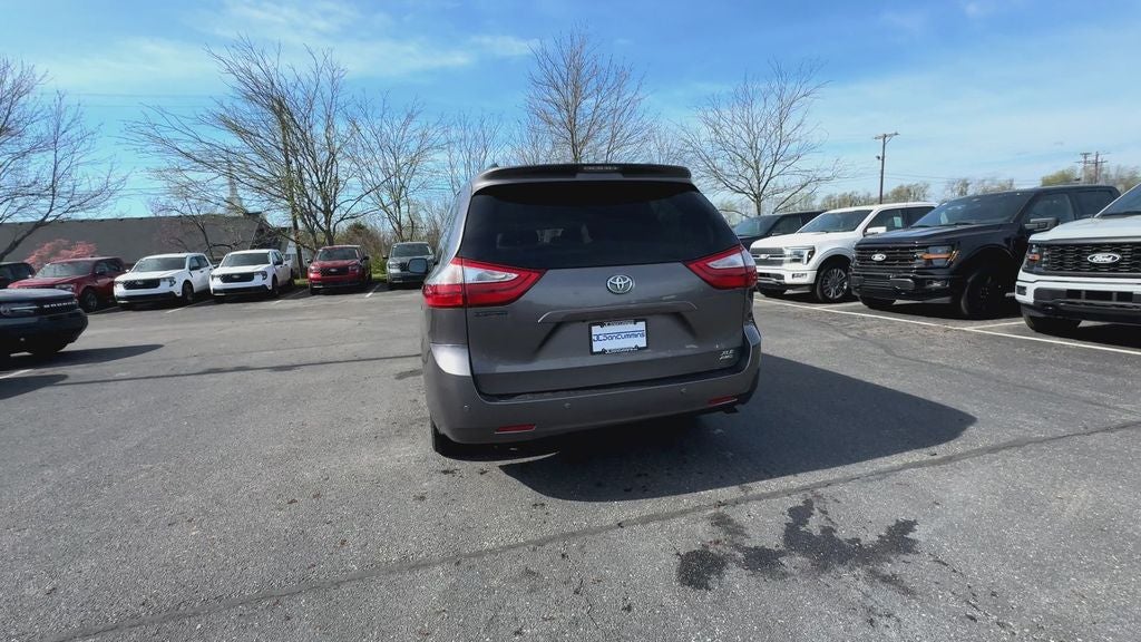 2017 Toyota Sienna XLE
