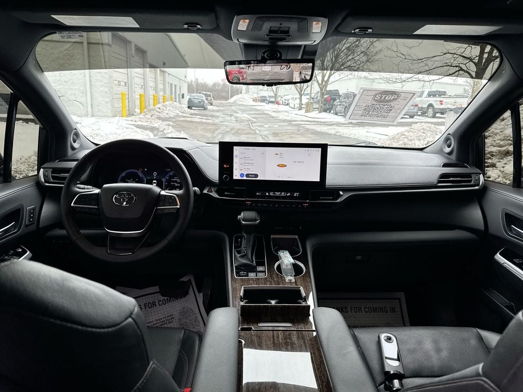 2025 Toyota Sienna Platinum