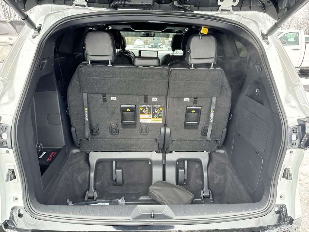 2025 Toyota Sienna Platinum