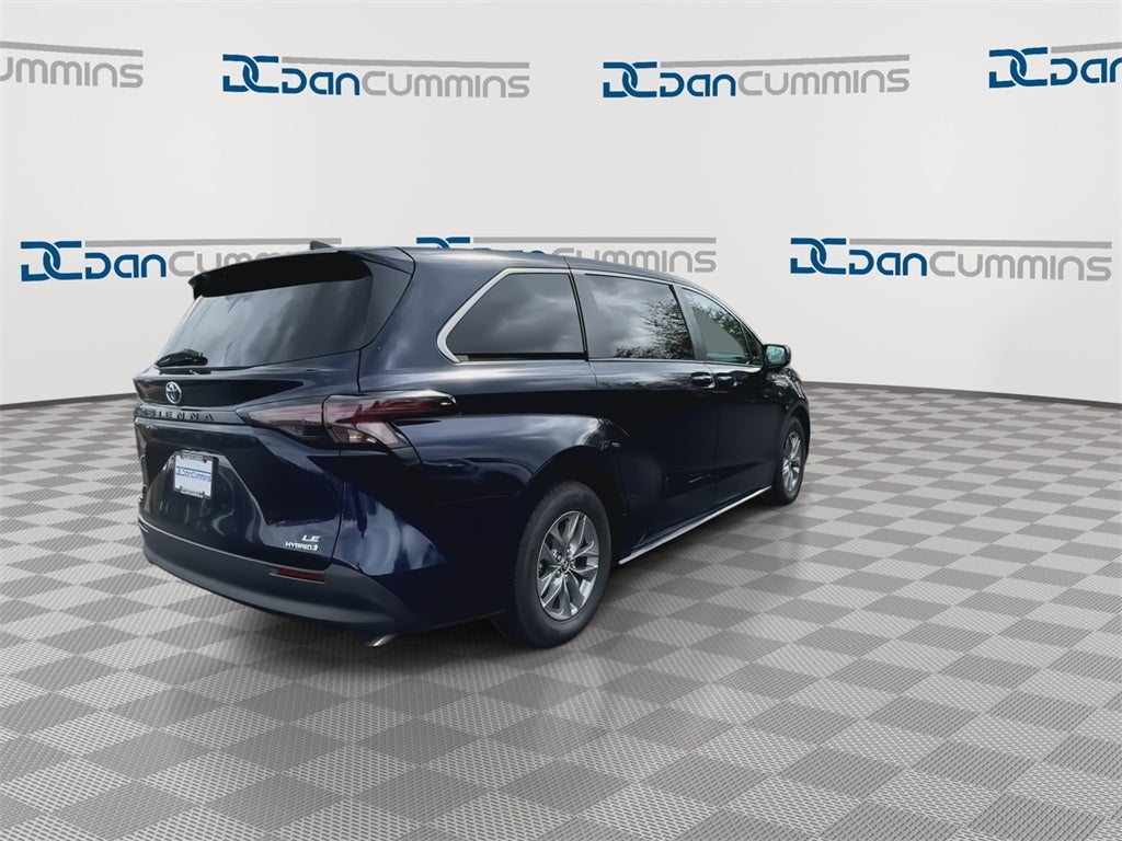 2024 Toyota Sienna LE