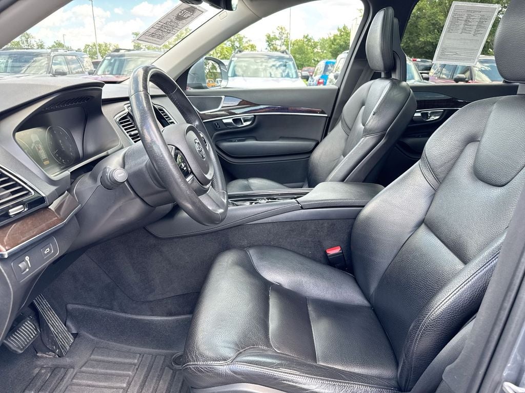 2016 Volvo XC90 T6 Momentum