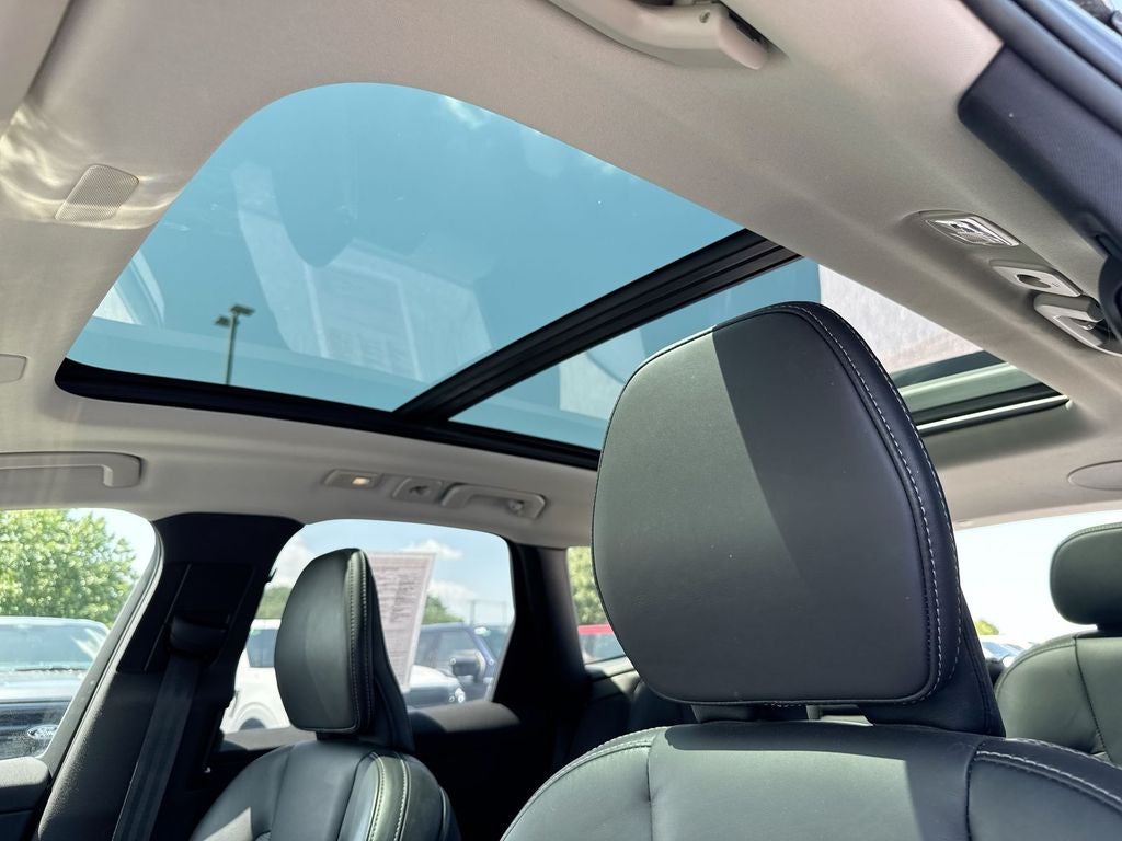 2023 Volvo XC60 B5 Ultimate Dark Theme