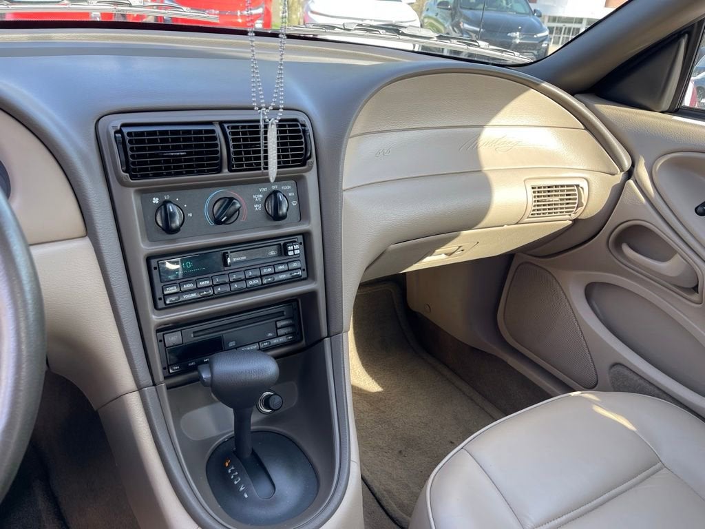 2000 Ford Mustang Base