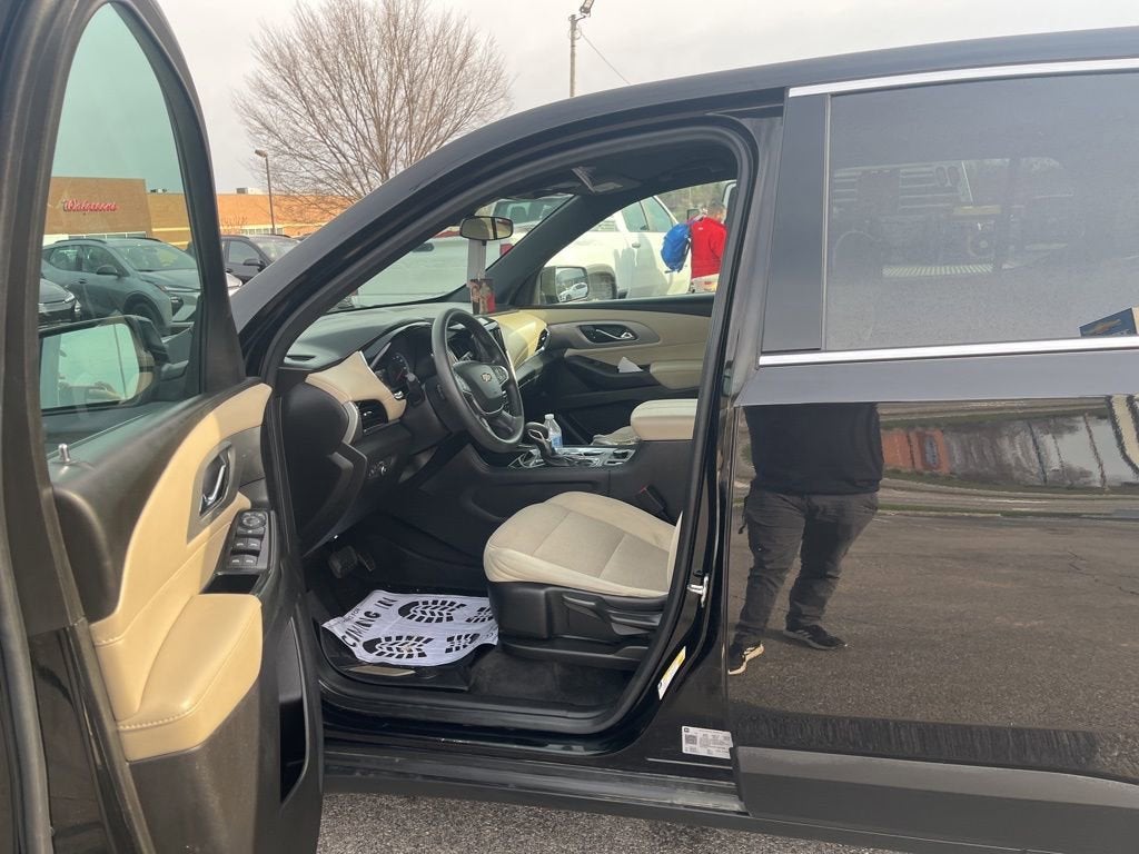 2023 Chevrolet Traverse LS