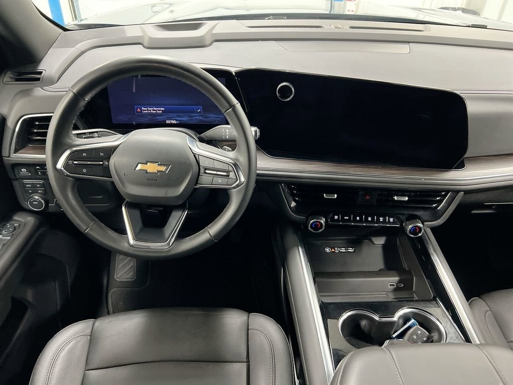 2025 Chevrolet Suburban LT