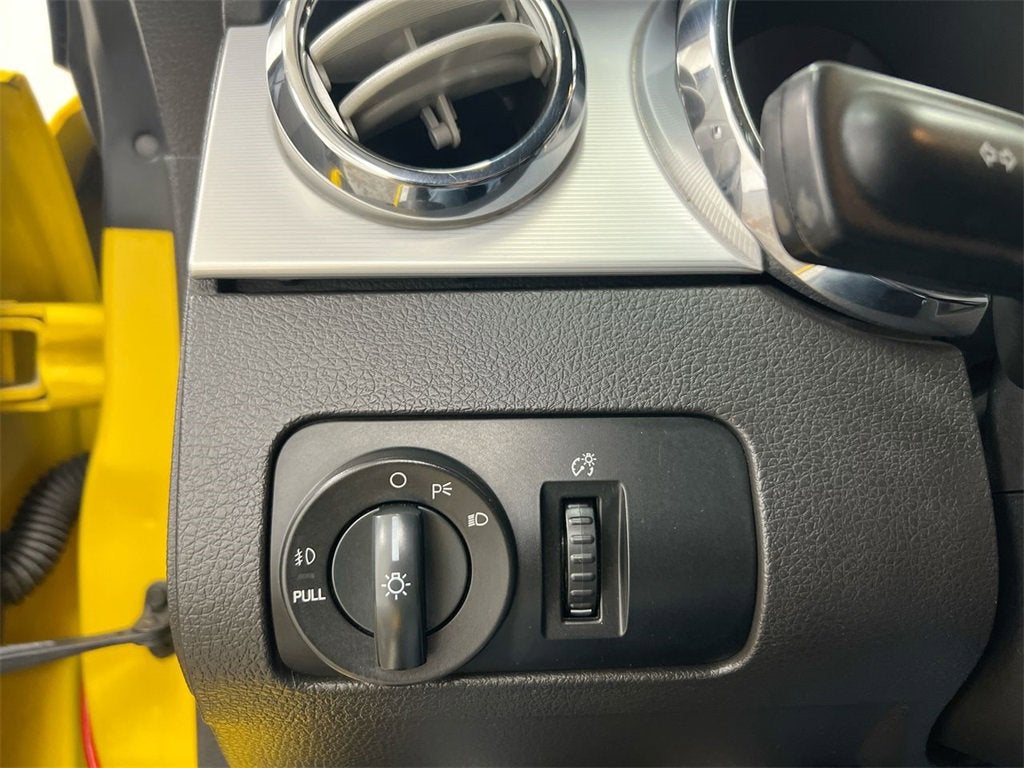 2005 Ford Mustang GT Deluxe