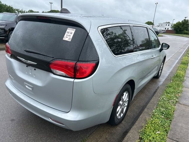 2024 Chrysler Voyager LX