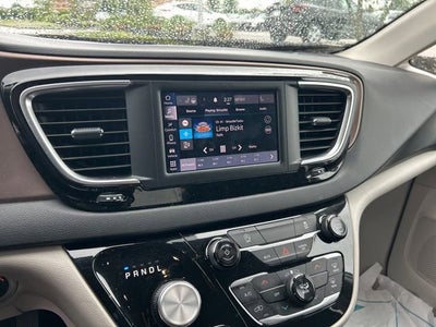 2024 Chrysler Voyager LX