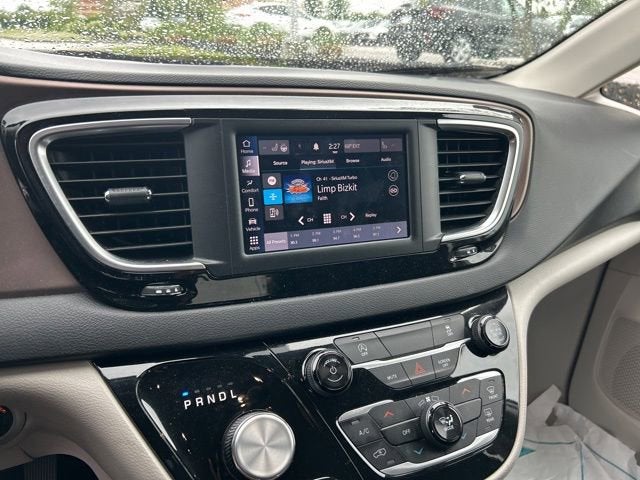 2024 Chrysler Voyager LX