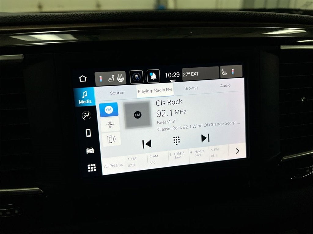 2024 Chrysler Voyager LX