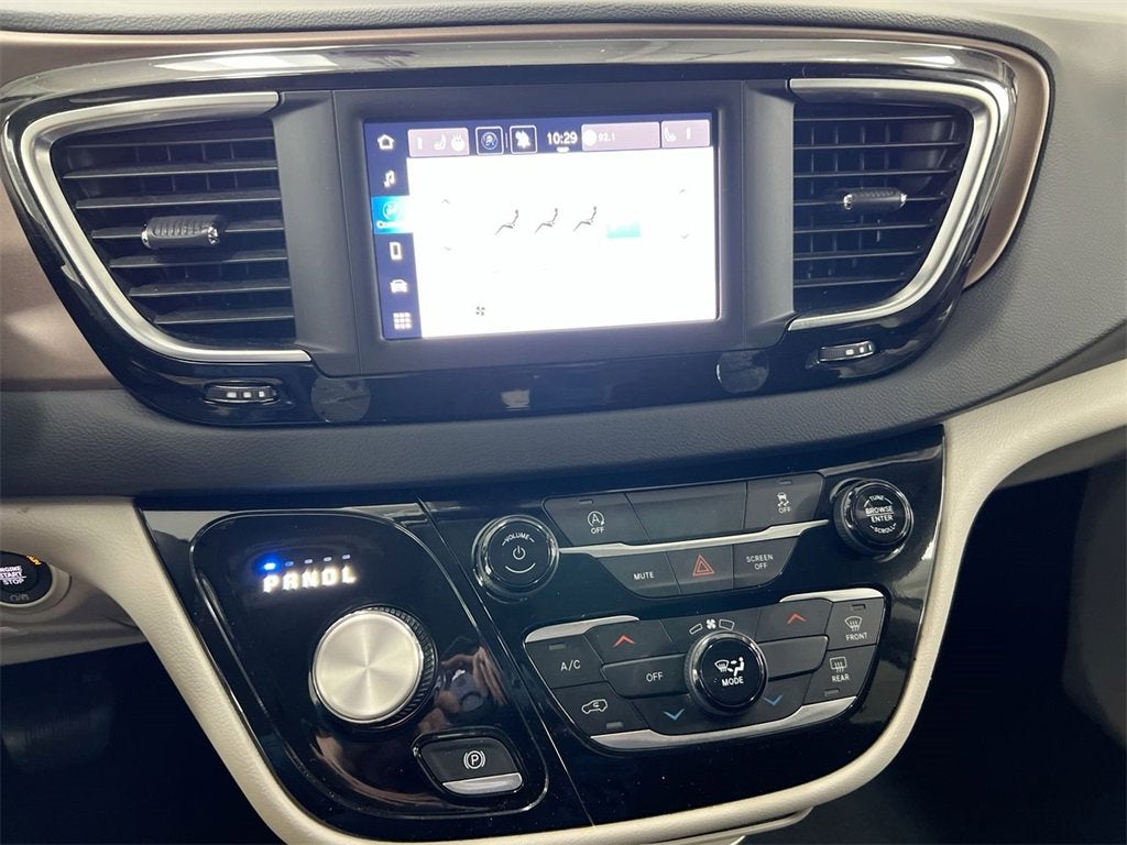 2024 Chrysler Voyager LX