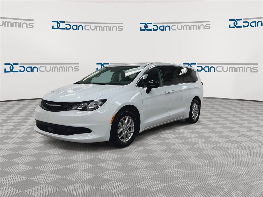 2024 Chrysler Voyager LX