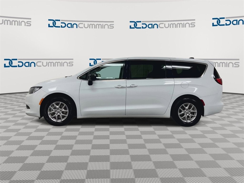 2024 Chrysler Voyager LX