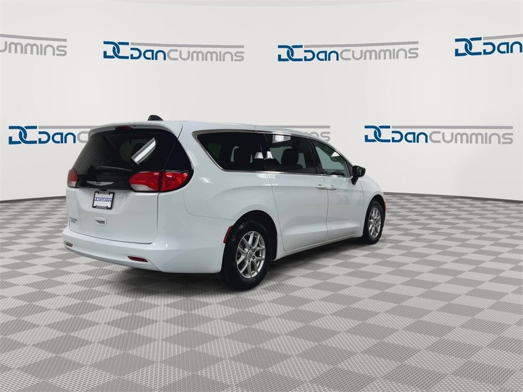 2024 Chrysler Voyager LX