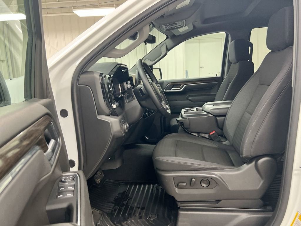 2025 Chevrolet Silverado 1500 LT (2FL)