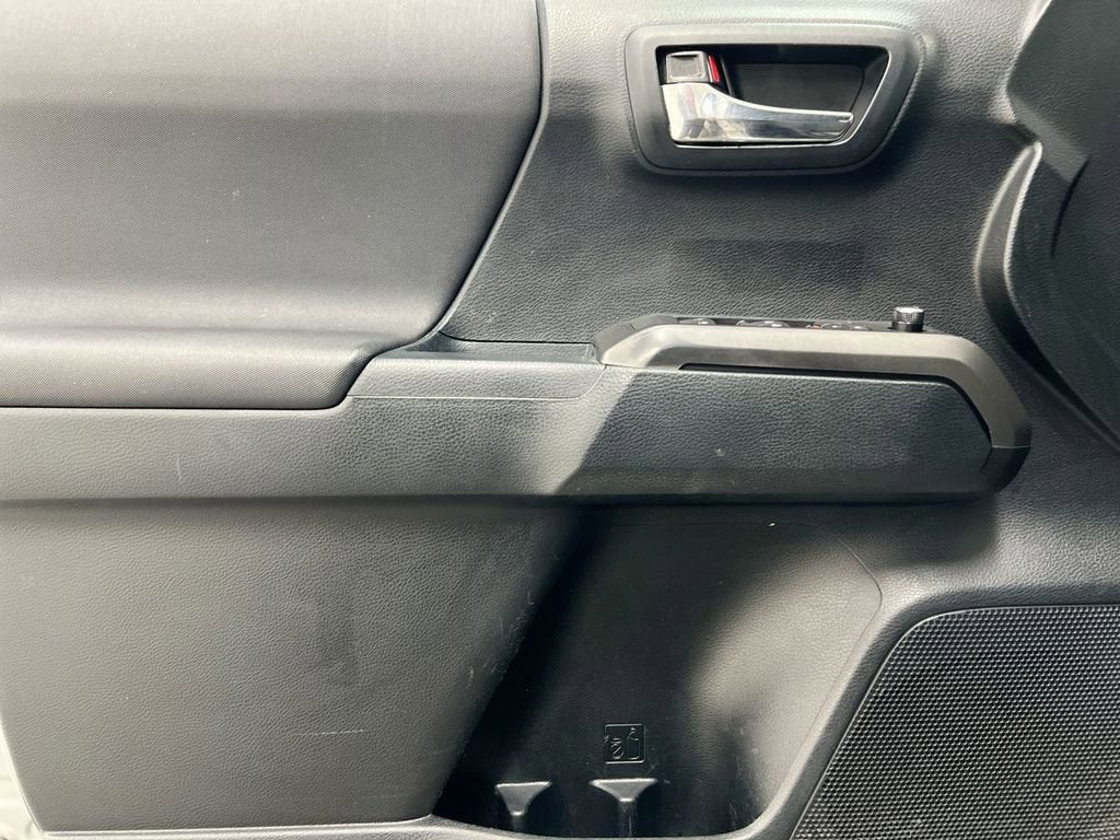 2016 Toyota Tacoma SR