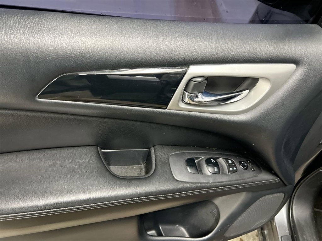 2020 Nissan Pathfinder SV