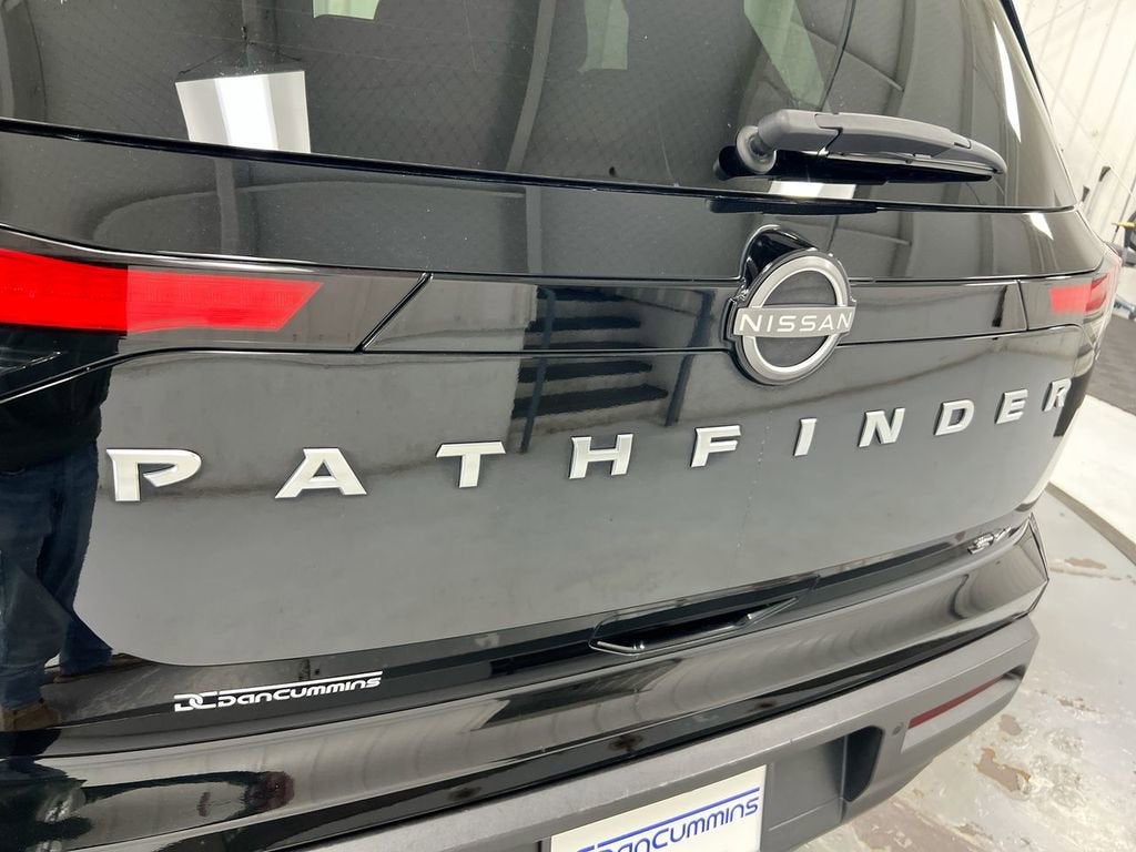 2023 Nissan Pathfinder SV
