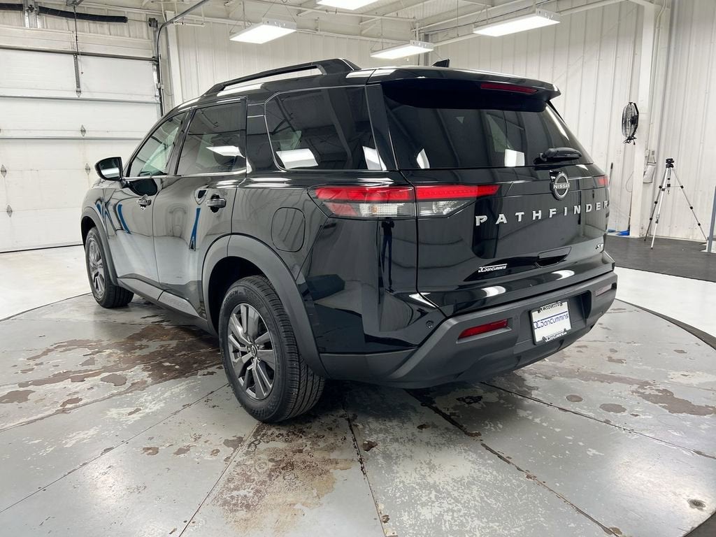 2023 Nissan Pathfinder SV