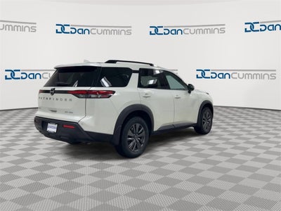 2024 Nissan Pathfinder SV