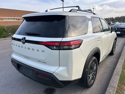 2024 Nissan Pathfinder SV