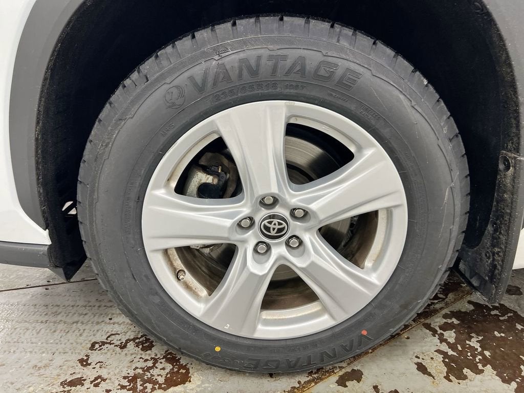 2024 Toyota Highlander LE