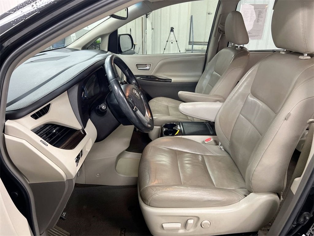 2016 Toyota Sienna XLE