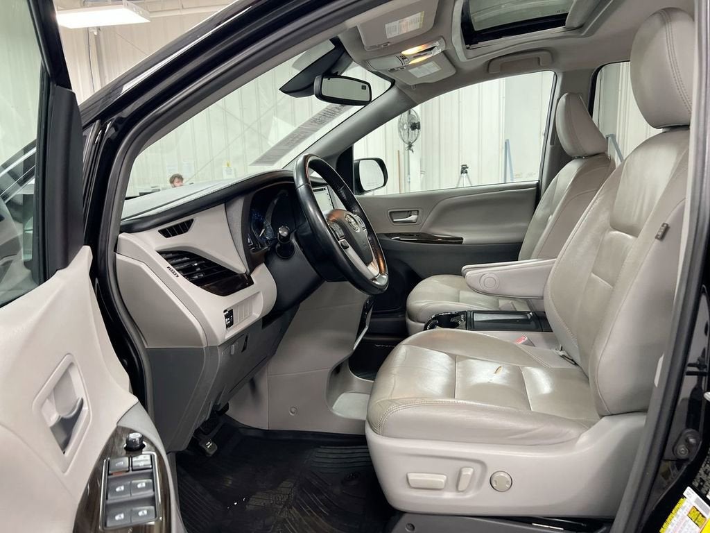 2019 Toyota Sienna XLE Auto Access Seat