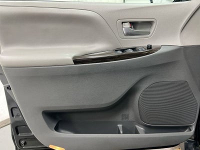 2019 Toyota Sienna XLE Auto Access Seat
