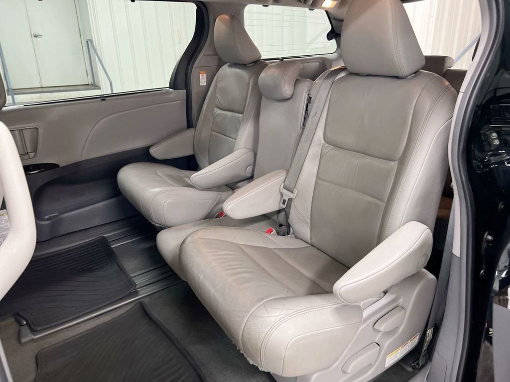2019 Toyota Sienna XLE Auto Access Seat