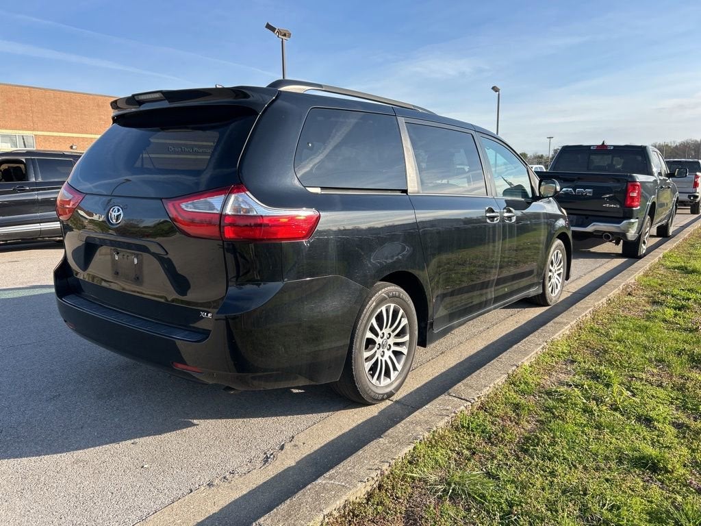 2019 Toyota Sienna XLE Auto Access Seat