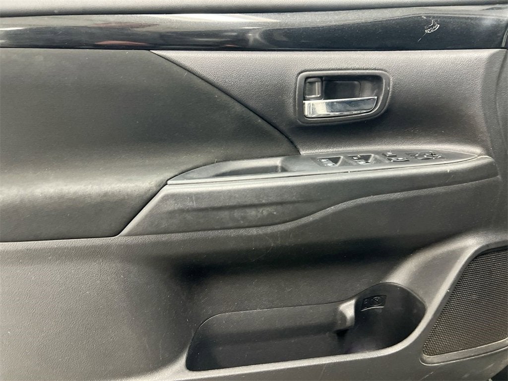 2019 Mitsubishi Outlander ES