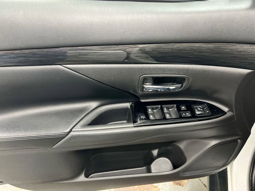 2016 Mitsubishi Outlander SE