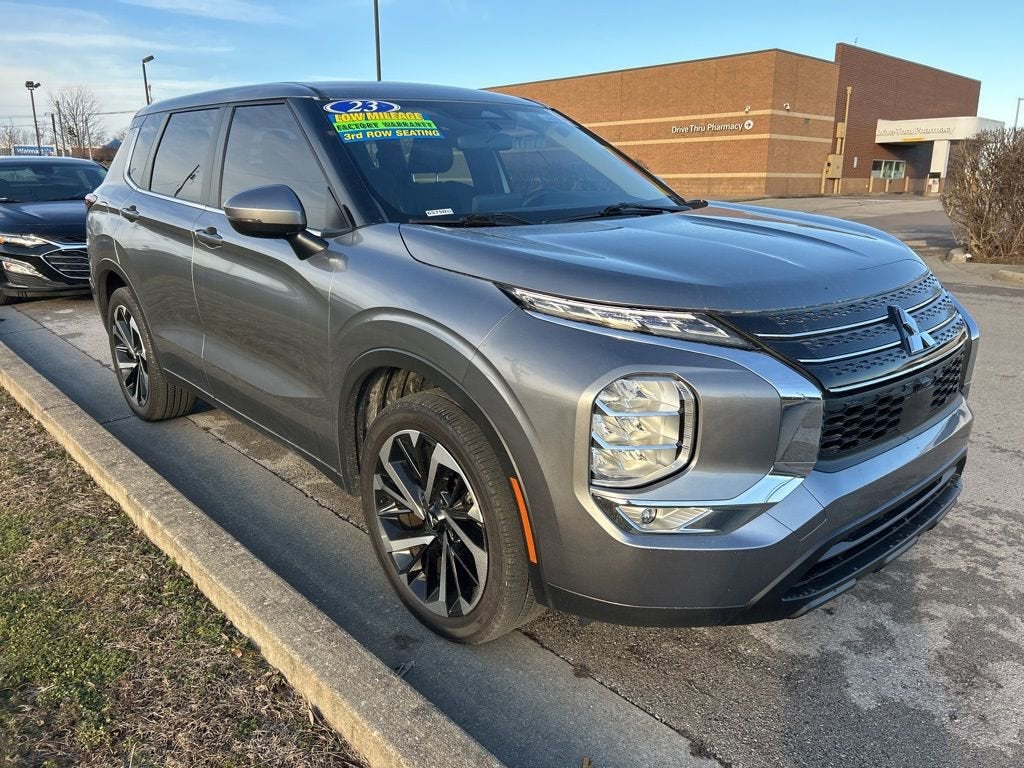 2023 Mitsubishi Outlander SE