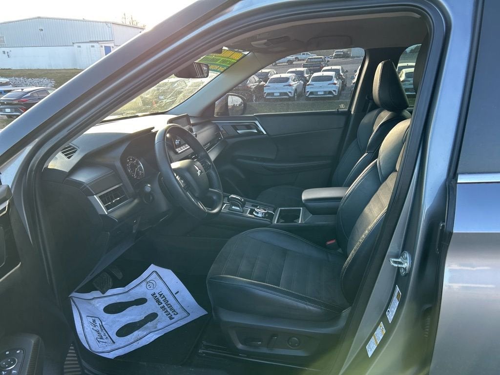 2023 Mitsubishi Outlander SE