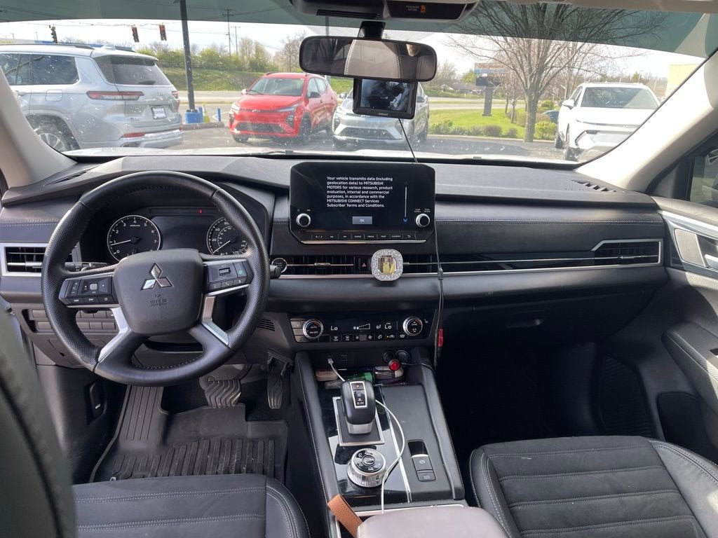 2023 Mitsubishi Outlander SE