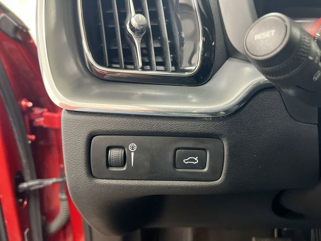 2019 Volvo XC60 Momentum