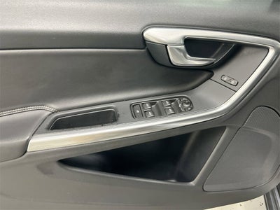 2017 Volvo V60 R-Design Platinum