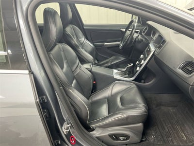 2017 Volvo V60 R-Design Platinum