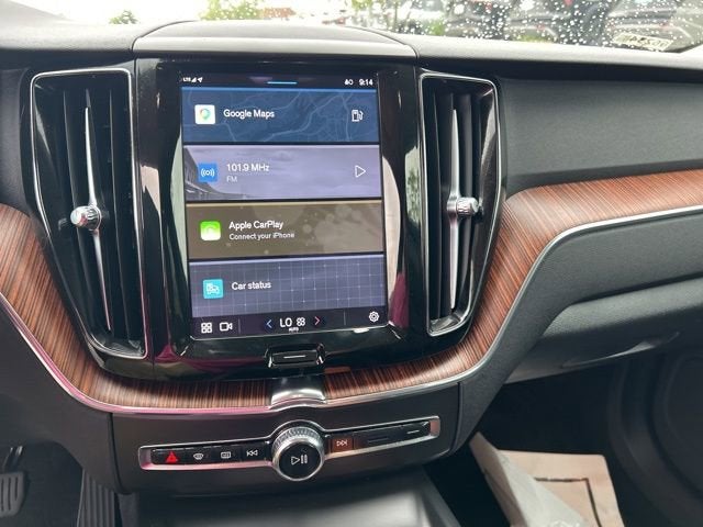 2023 Volvo XC60 Plus Bright Theme