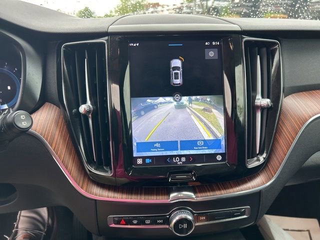 2023 Volvo XC60 Plus Bright Theme