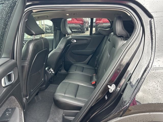 2024 Volvo XC40 Plus Dark Theme